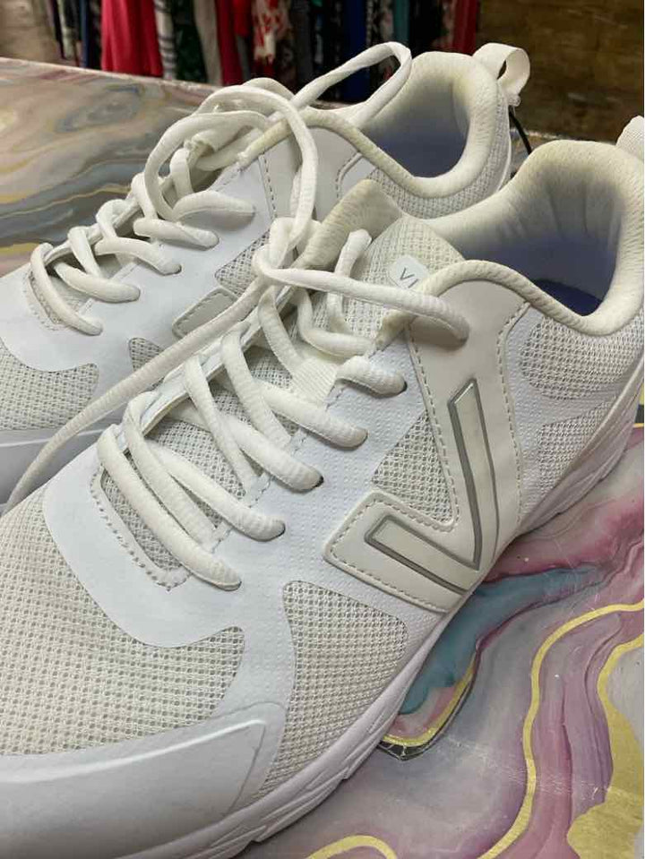 Vionic Shoe Size 10 White athletic sneaker