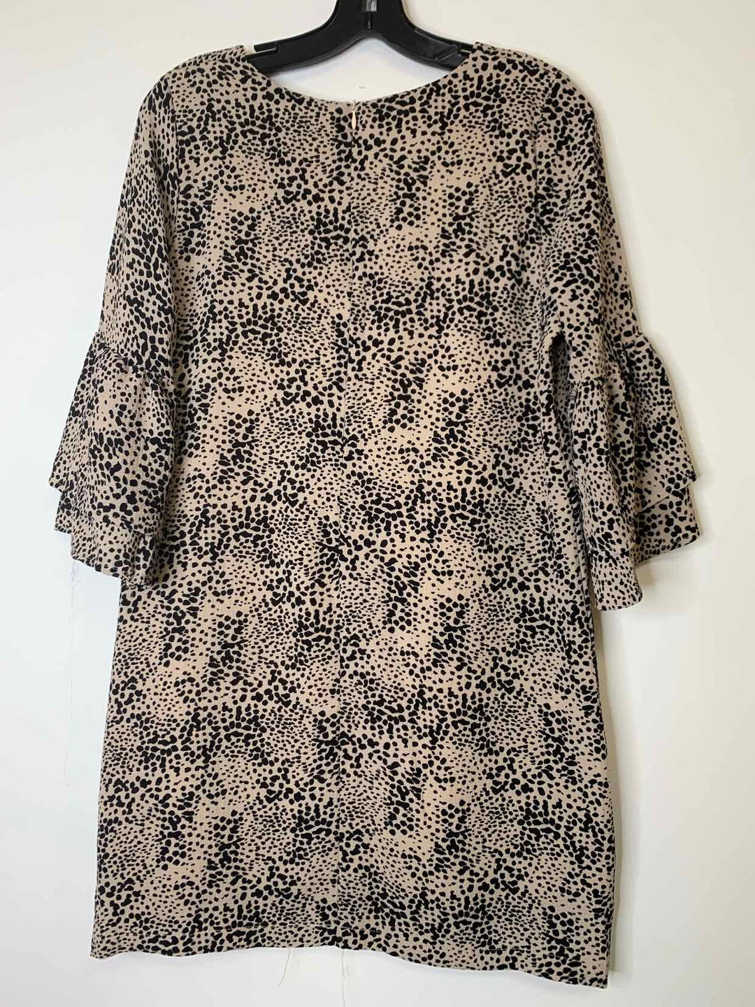 Women Size M Belongsei tan long sleeve dress