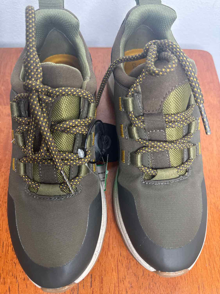 Clarks Olive W Shoe Size 6.5 athletic sneaker