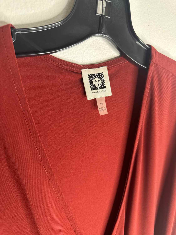 Anne Klein Size 16 Red short sleeve