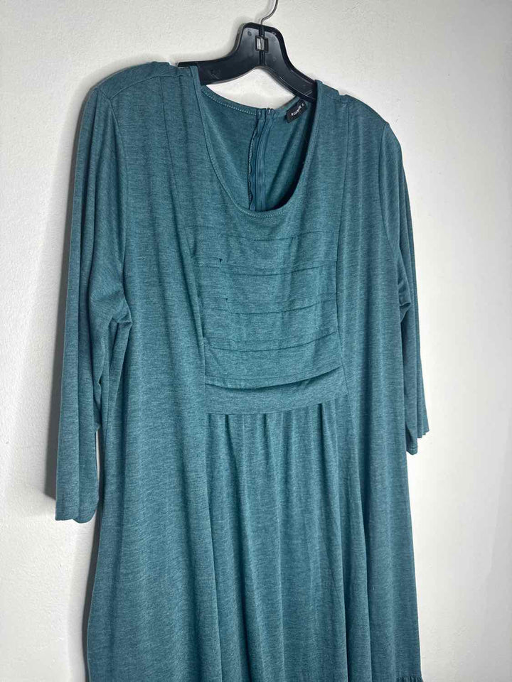 Quatrefox Size XL Green Maxi 3/4 sleeve dress