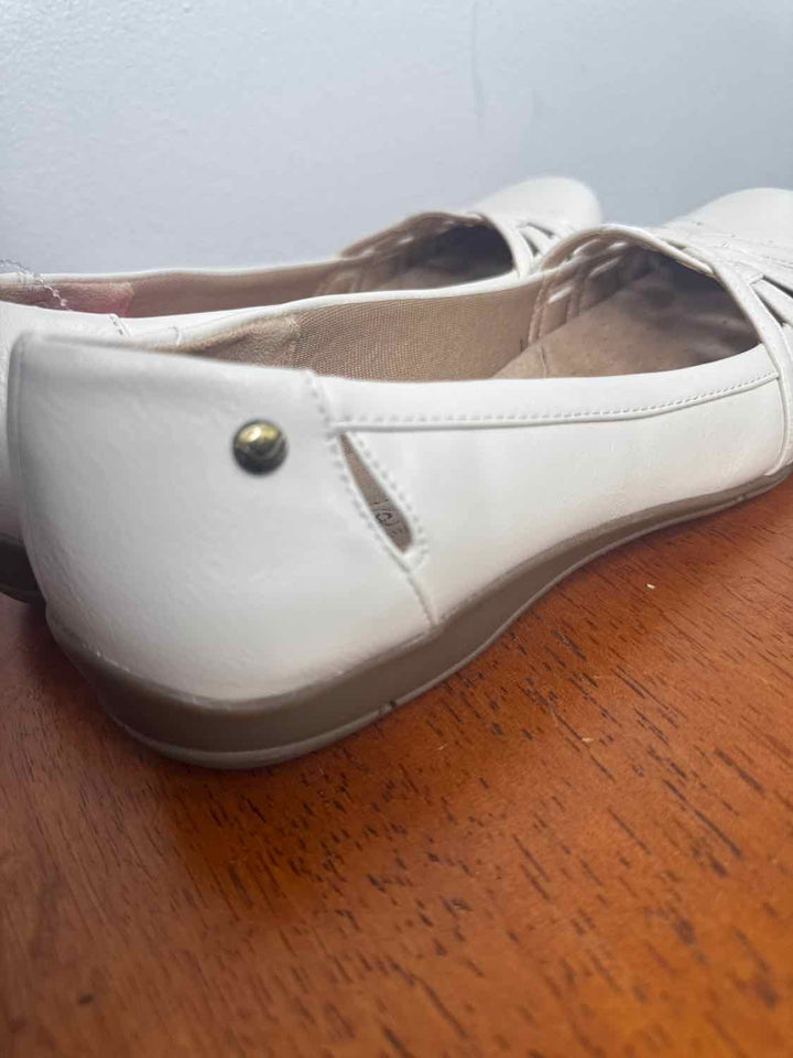Life Stride Beige W Shoe Size 9 flat shoe