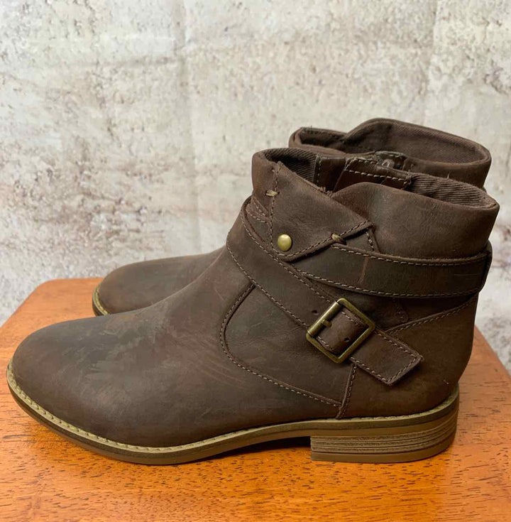 Clarks Brown W Shoe Size 6 ankle boots