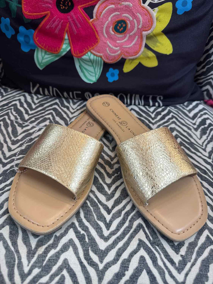 Chinese Laundry gold W Shoe Size 7.5 flat sandal