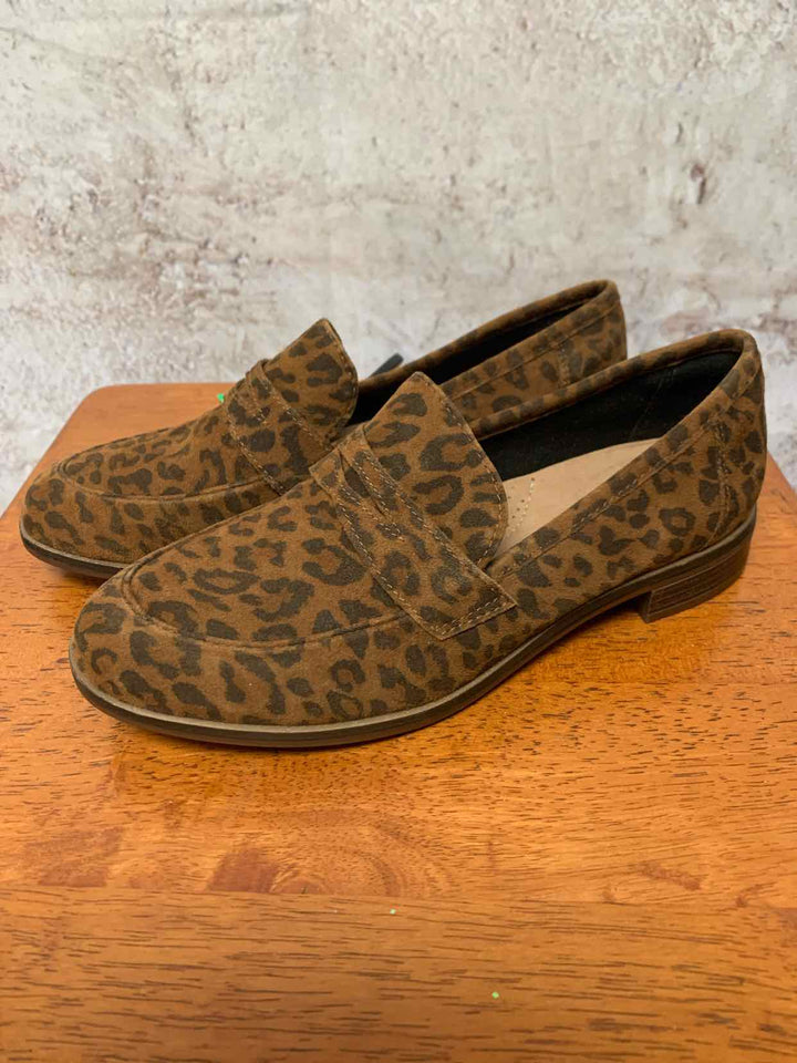 Clarks Animal Print W Shoe Size 6.5 flat shoe