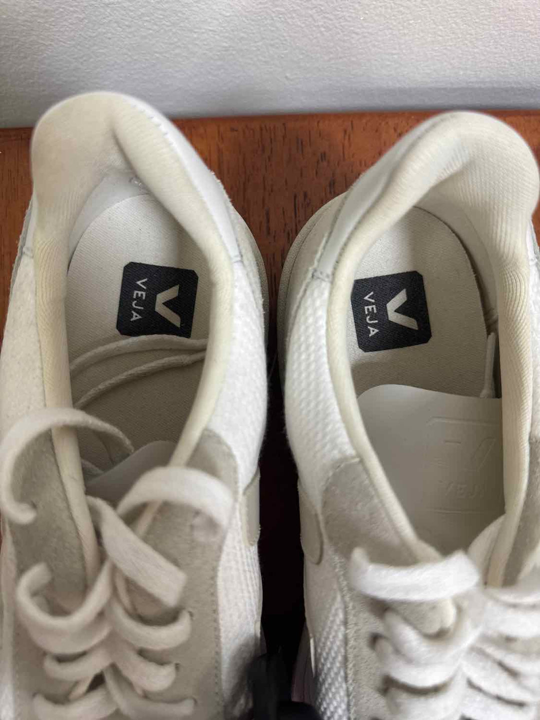 VEJA White W Shoe Size 10 athletic sneaker