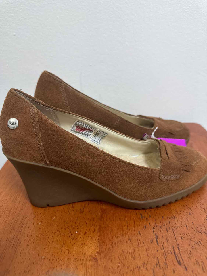 UGG Brown W Shoe Size 6 wedge