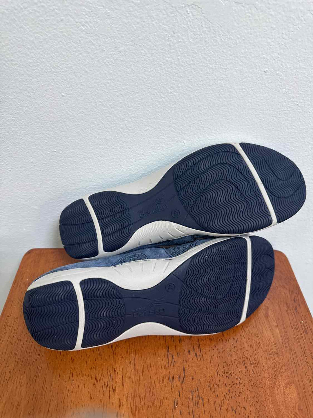Dansko Shoe Size 40 Blue flat shoe