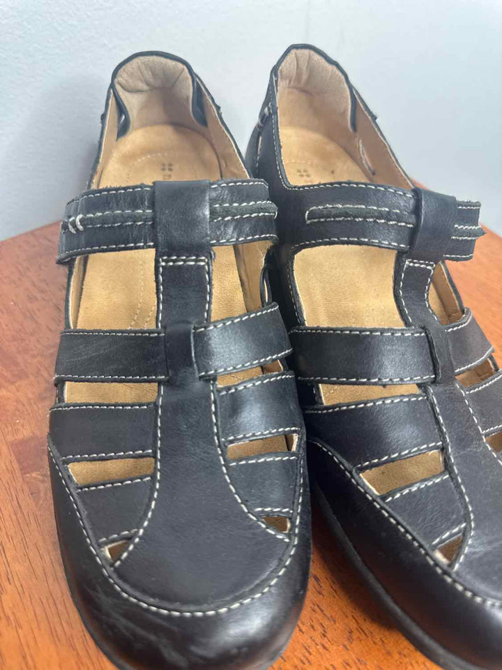 Naturalizer Shoe Size 8.5 Black flat shoe