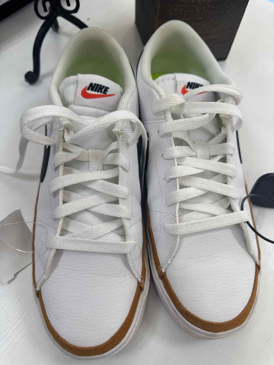 Nike Shoe Size 8.5 White athletic sneaker