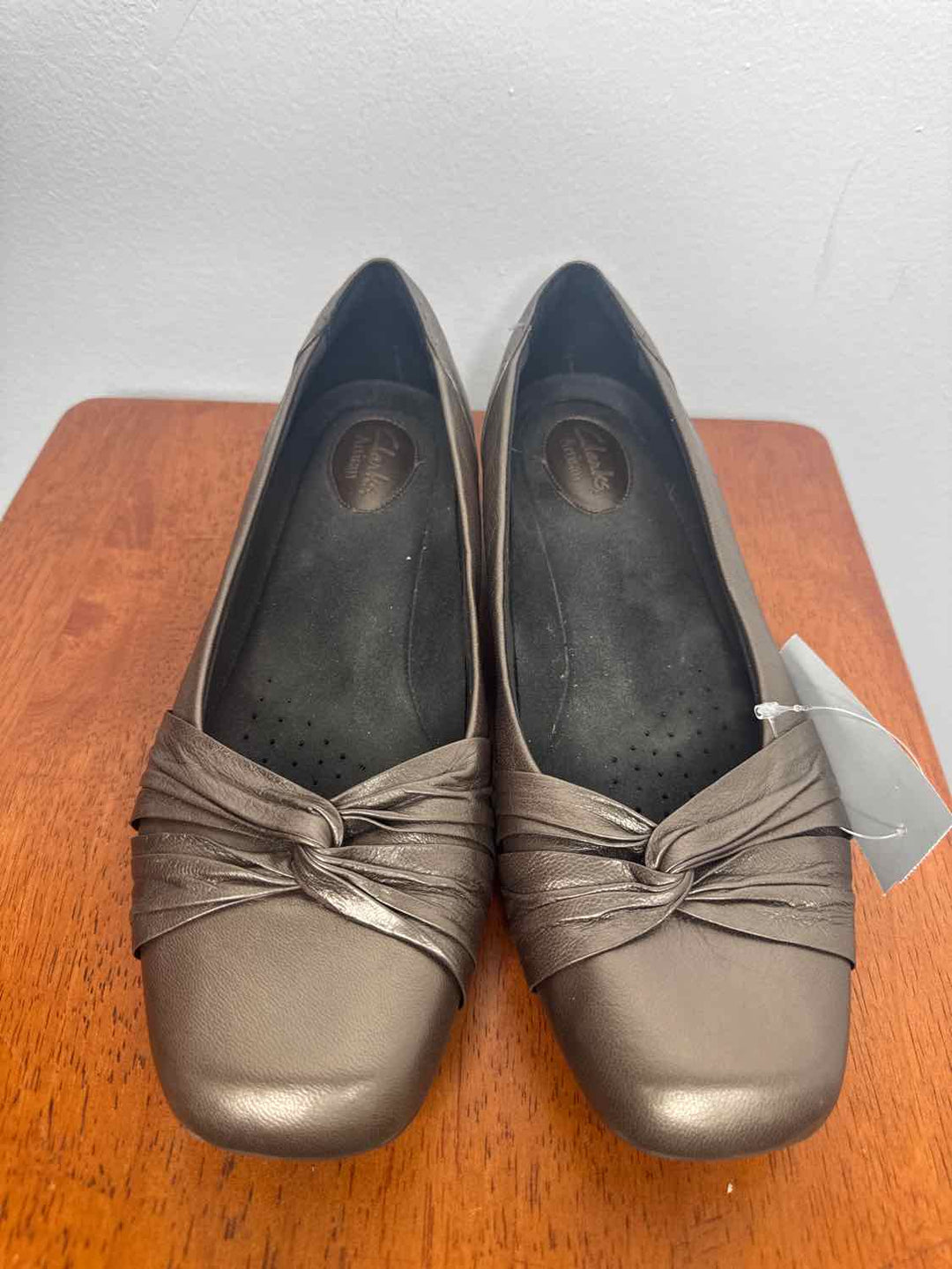Clarks Shoe Size 10.5 Gold flat sandal
