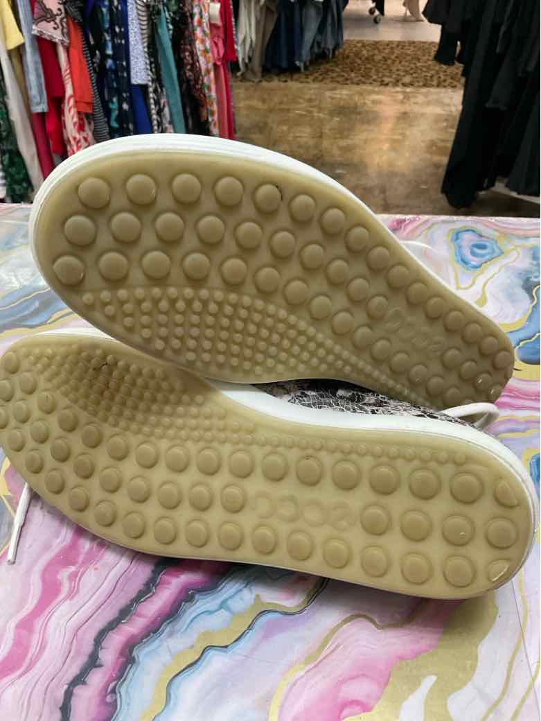 ecco Shoe Size 9.5 Grey flat shoe