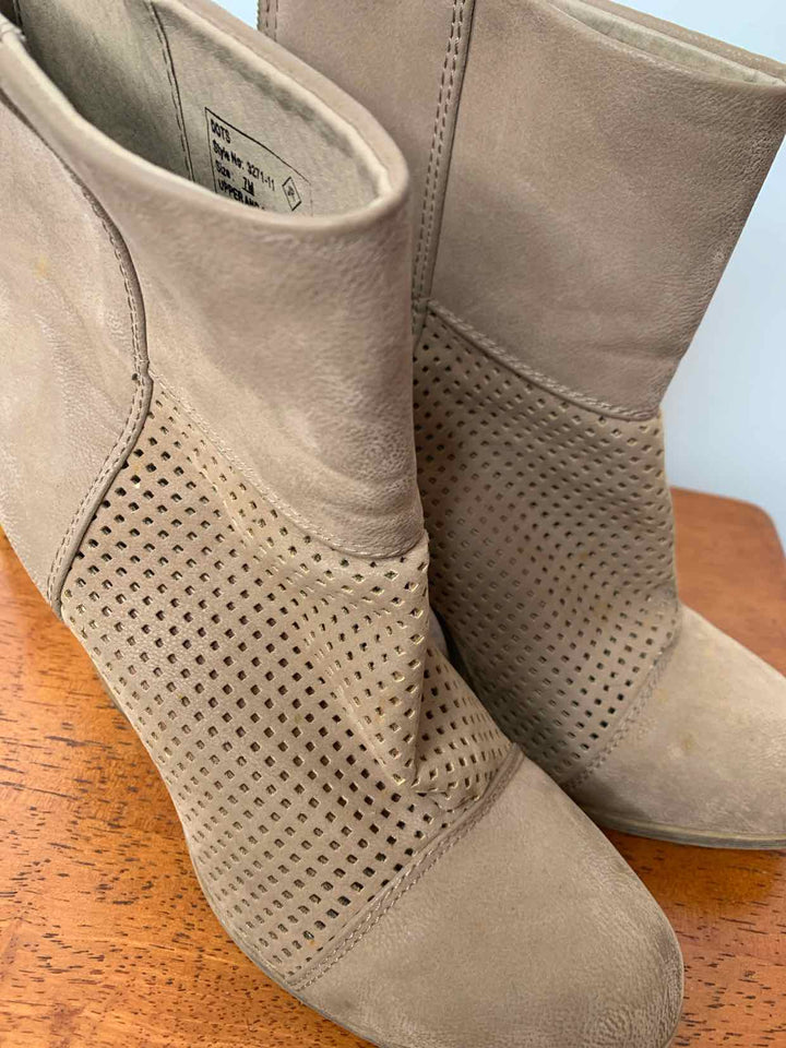 Dots Brown W Shoe Size 7 ankle boots