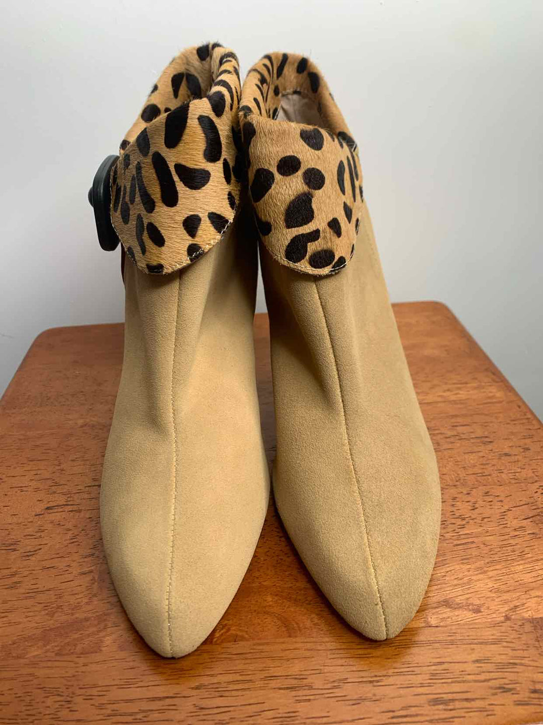 Hot n Hollywood Camel W Shoe Size 9.5 ankle boots