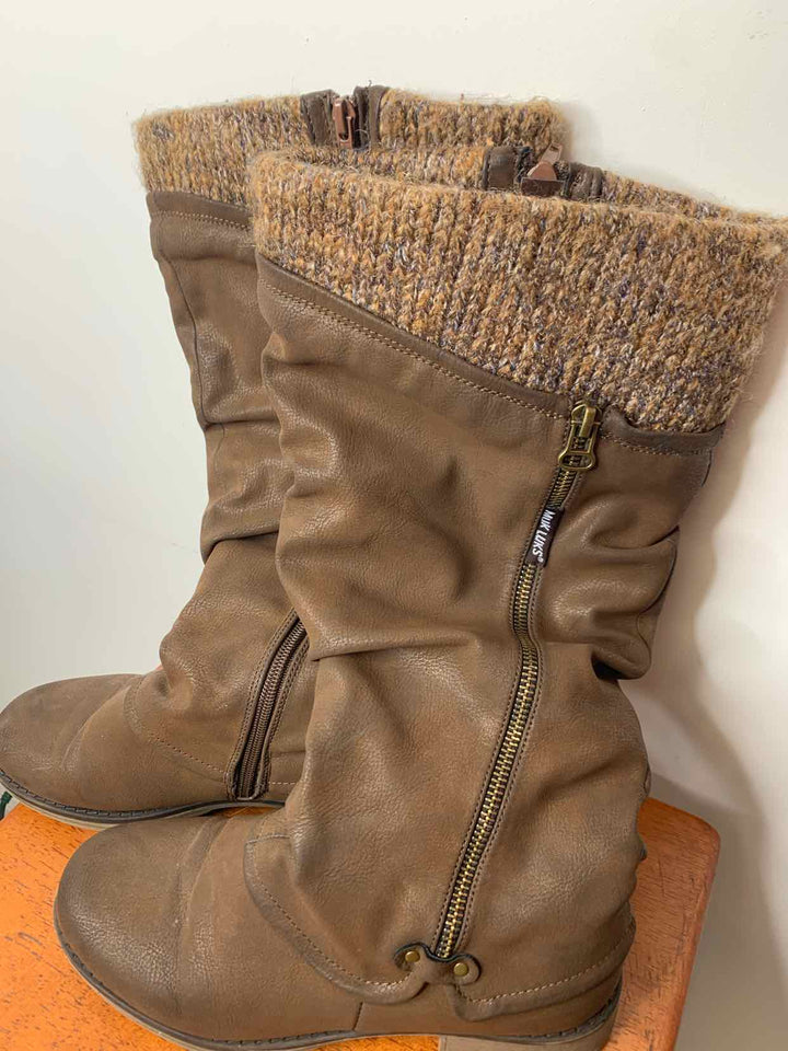 Muk Luks Brown W Shoe Size 8 boots flat heel