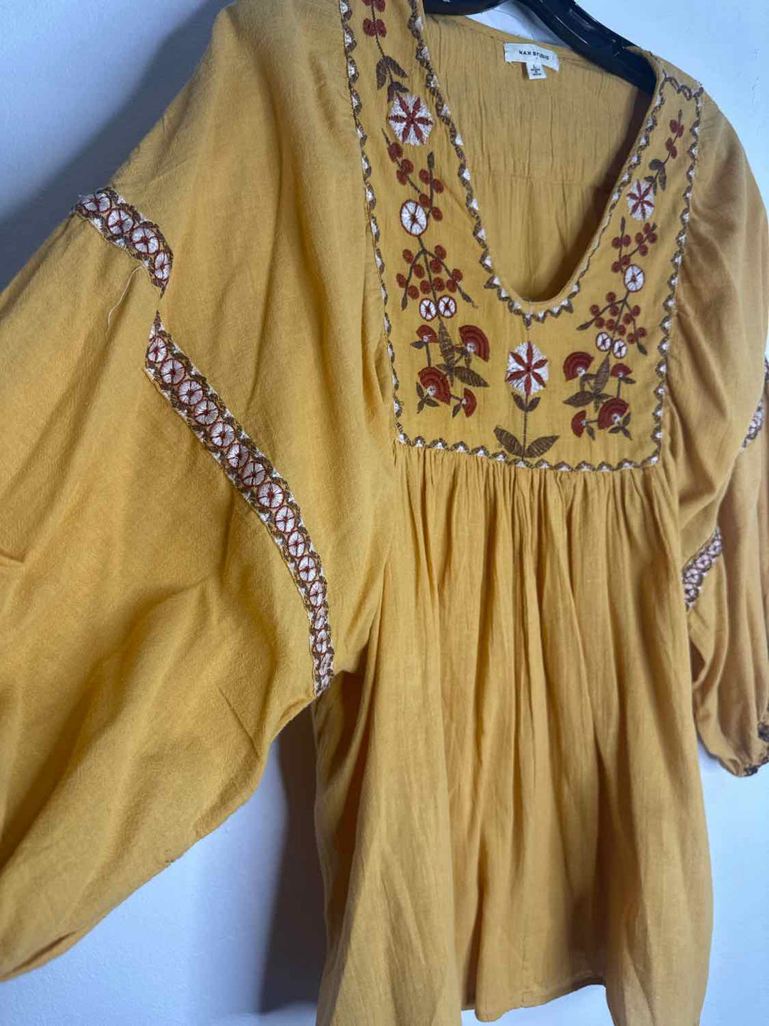 Max Studio Size L Mustard V-neck elastic sleeve long sleeve top