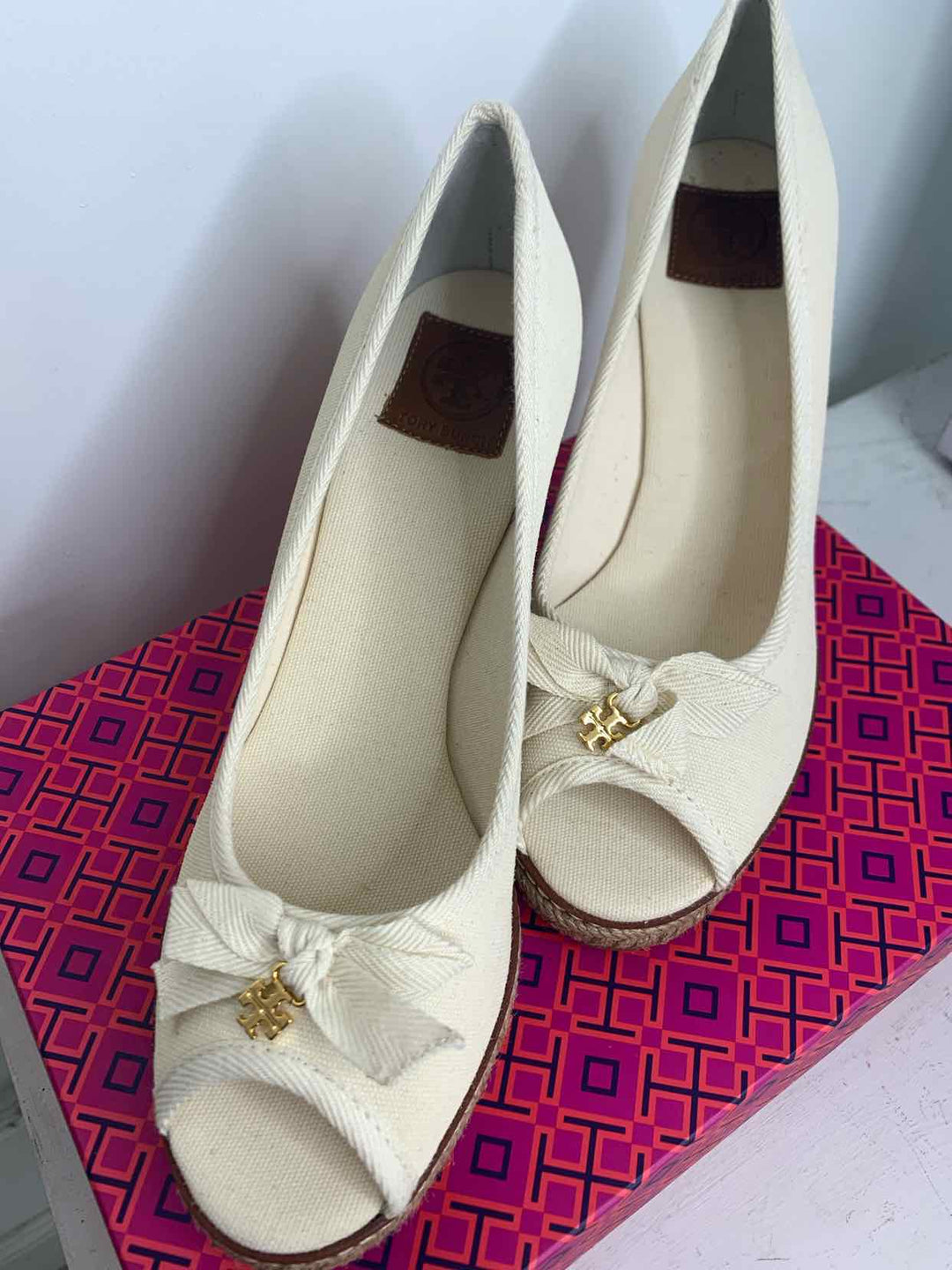 Tory Burch Ivory W Shoe Size 9.5 wedge