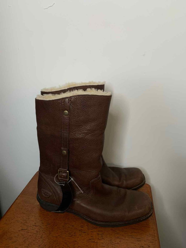 UGG Brown W Shoe Size 9 boots flat heel