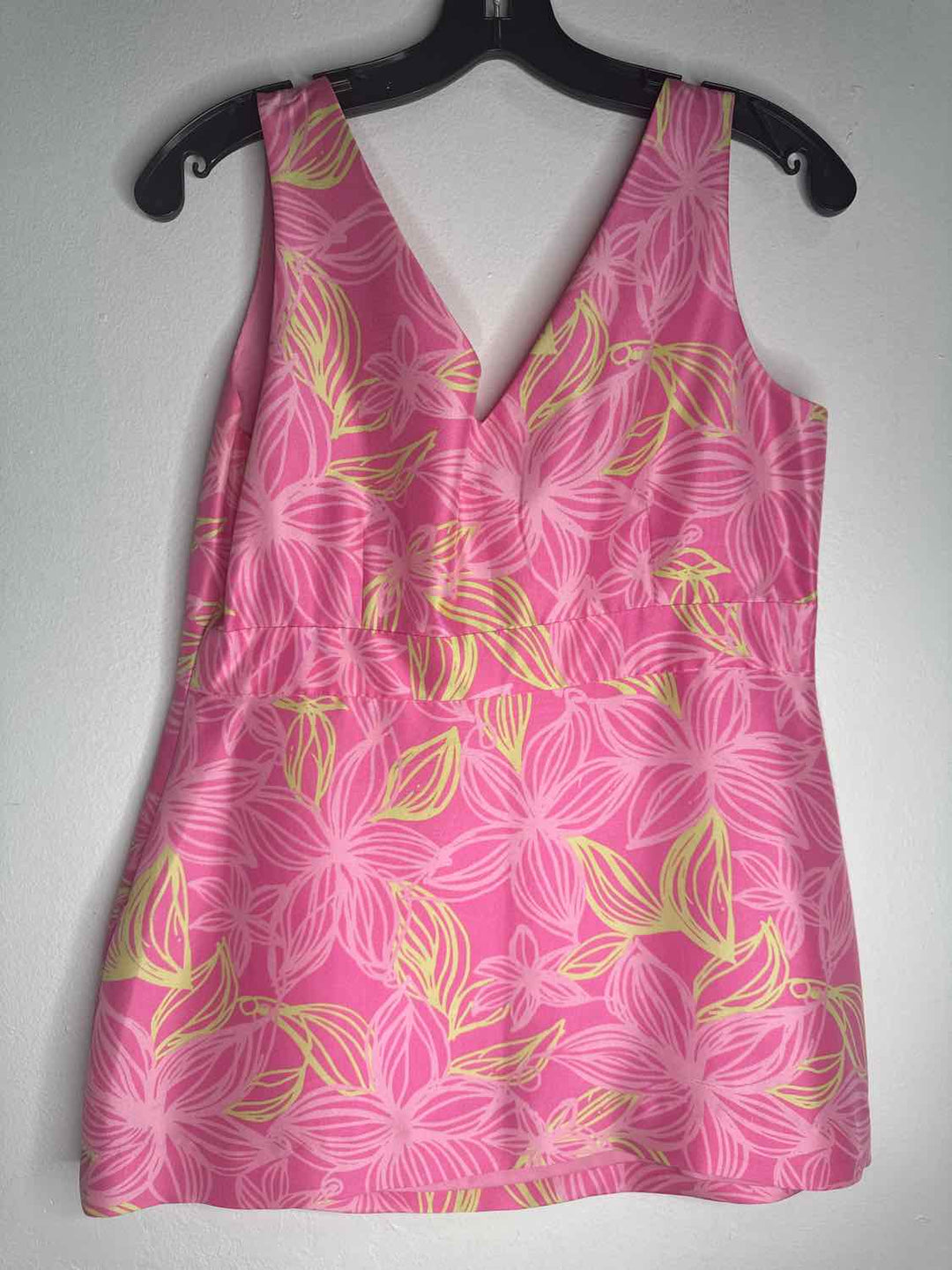 Lilly Pulitzer Size 8 Pink V-neck Floral sleeveless