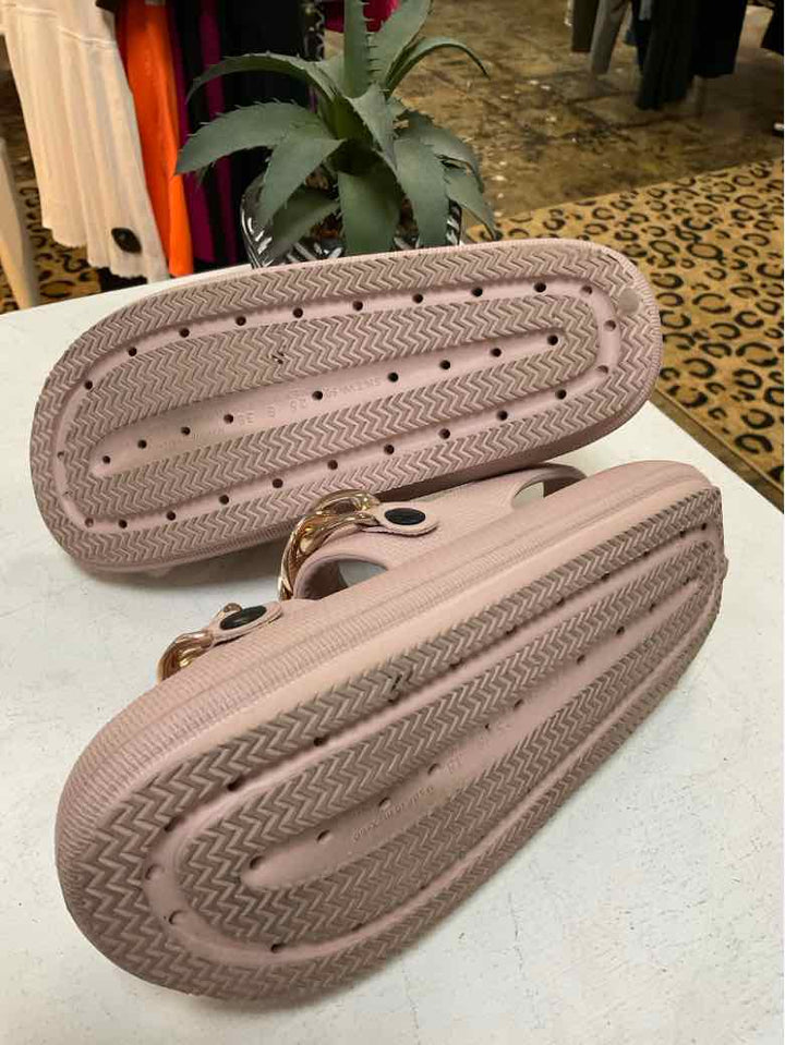 Kenneth Cole Shoe Size 8 Pink flat sandal