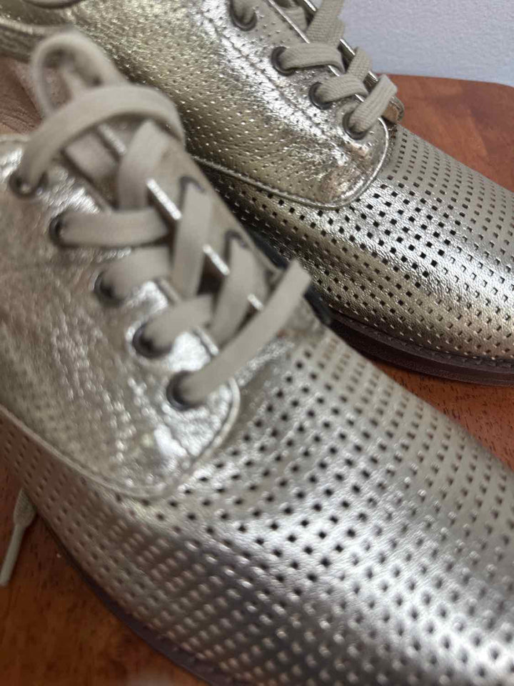 Brioso Shoe Size 10.5 Gold flat shoe