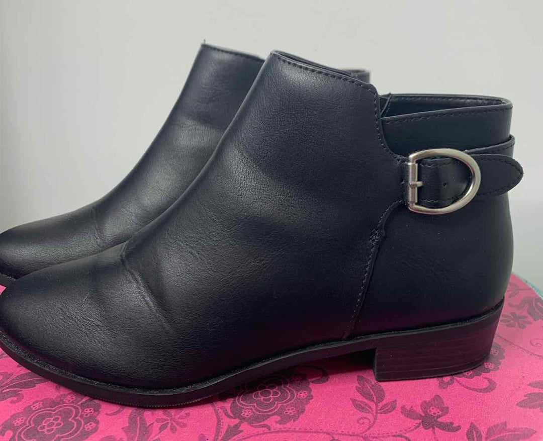 St Johns Bay Black W Shoe Size 7 ankle boots