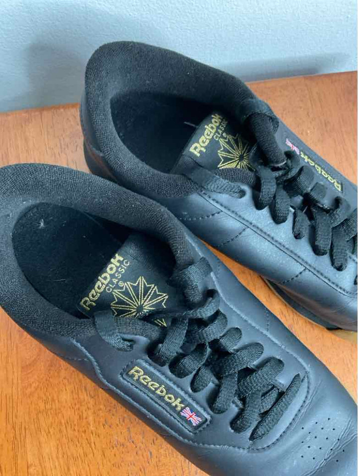 Reebok Shoe Size 8 Black athletic sneaker