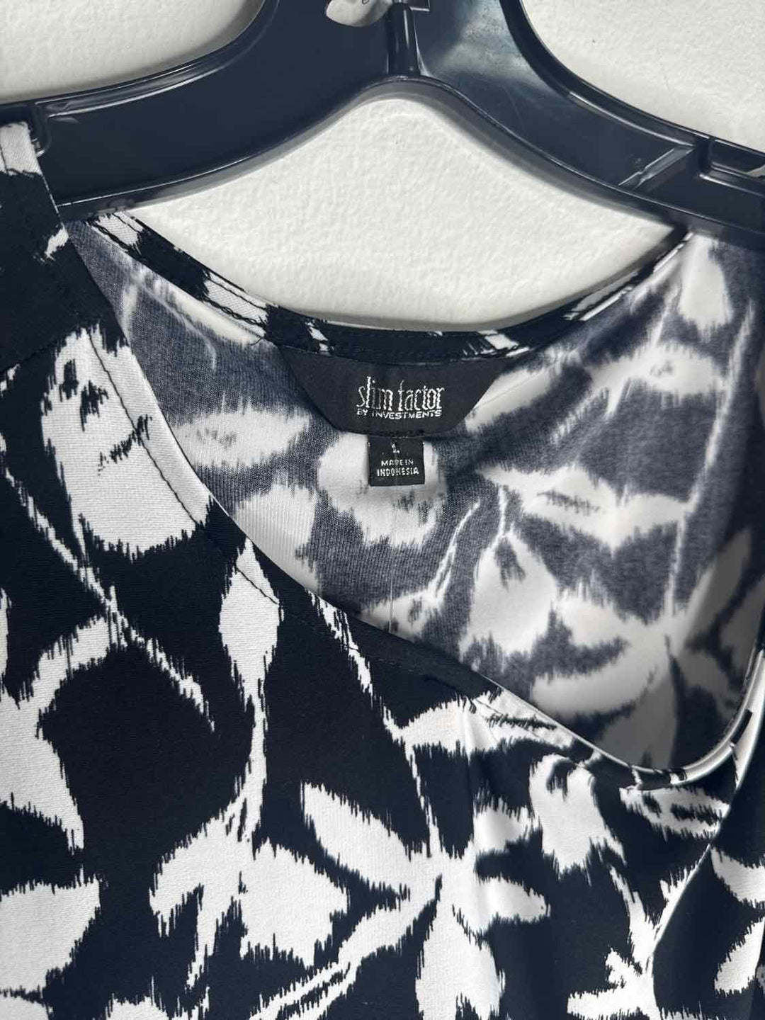 Slim Factor Size L Scoop Neck Blk & White long sleeve top