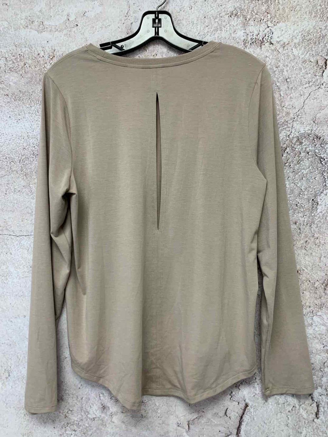 Athleta Women Size S tan athletic top