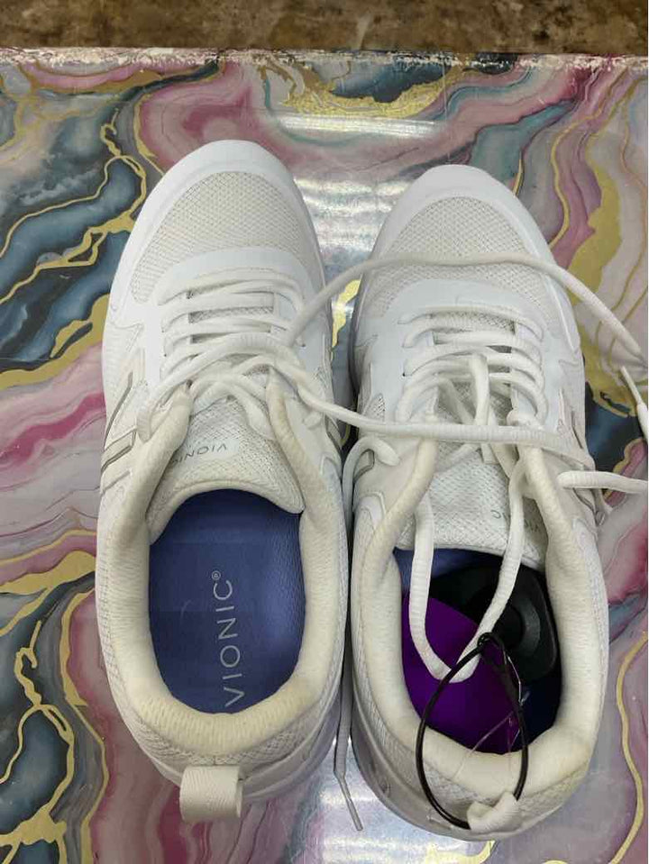 Vionic Shoe Size 10 White athletic sneaker