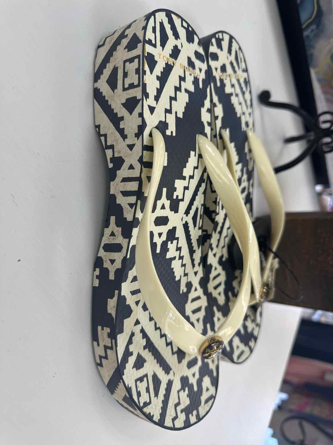 Tory Burch Shoe Size 9 White Print flip flop