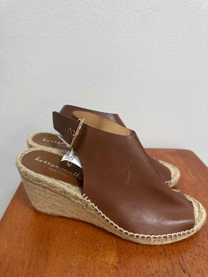 Bettye Muller Shoe Size 39 Camel wedge