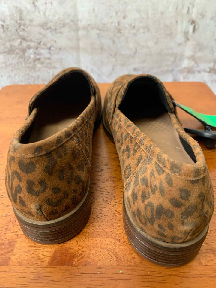 Clarks Animal Print W Shoe Size 6.5 flat shoe