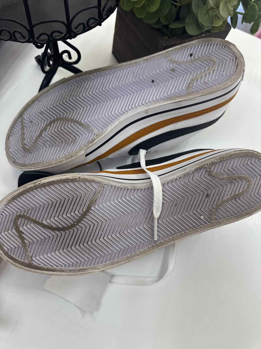 Nike Shoe Size 8.5 White athletic sneaker