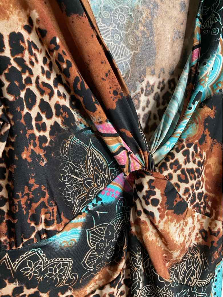 Laura Max Size M Multi-Color V-neck Gathered Waist long sleeve top