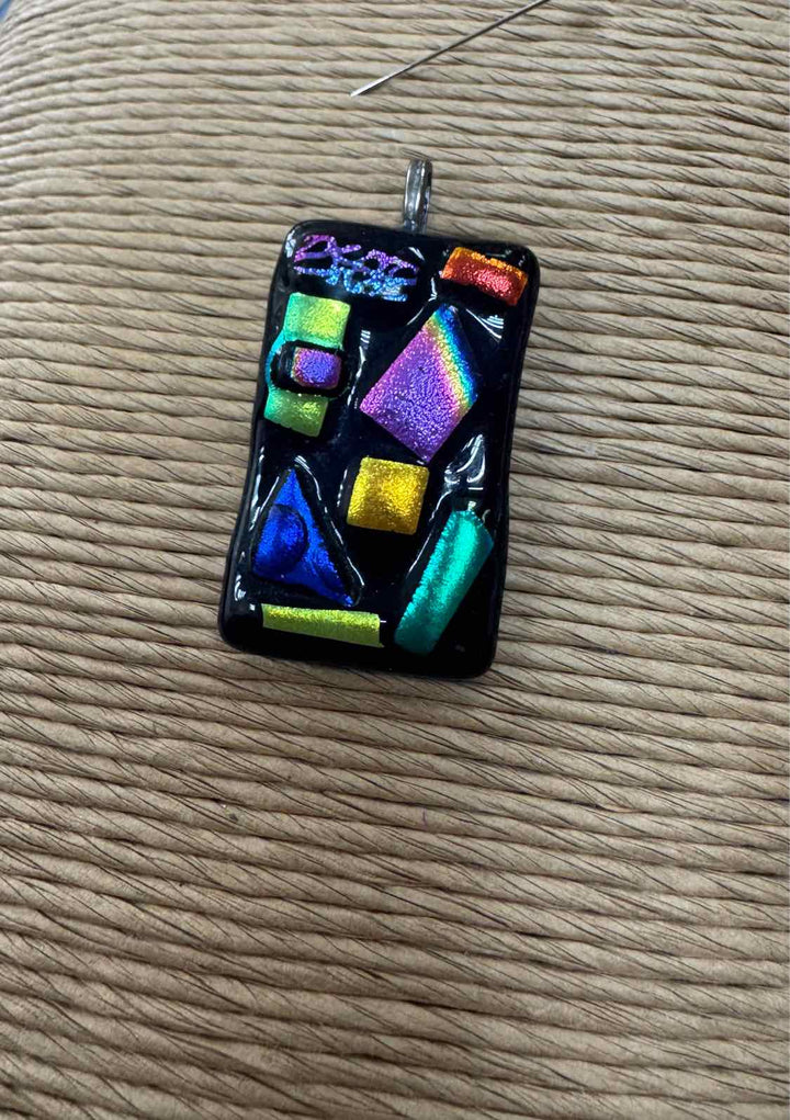 SwirlyQs Size M/L Metallic NWT Pendant only