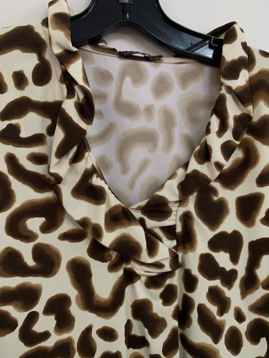 J McLaughlin Women Size M Animal Print long sleeve top
