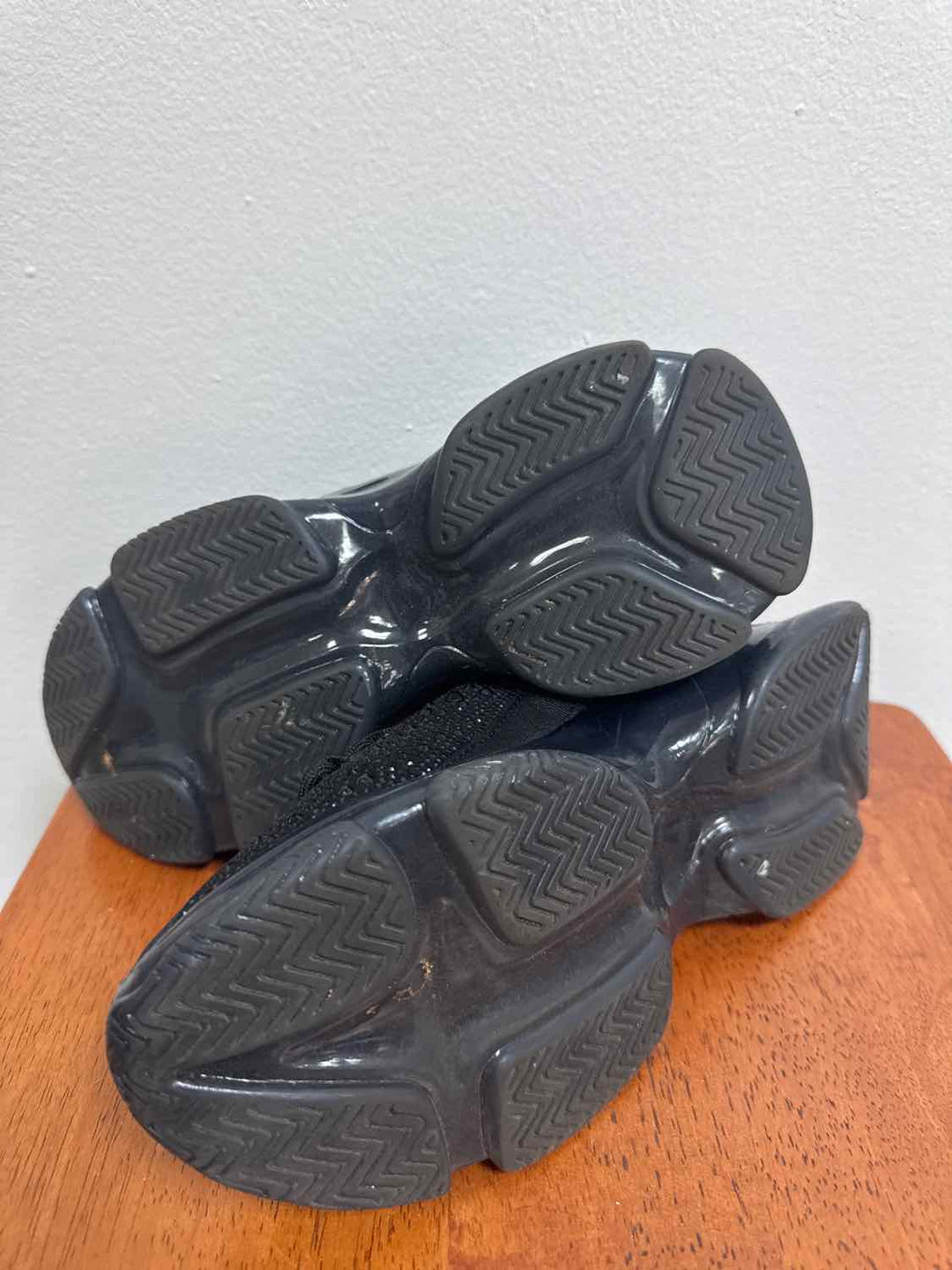 Steve Madden Shoe Size 8.5 Black athletic sneaker