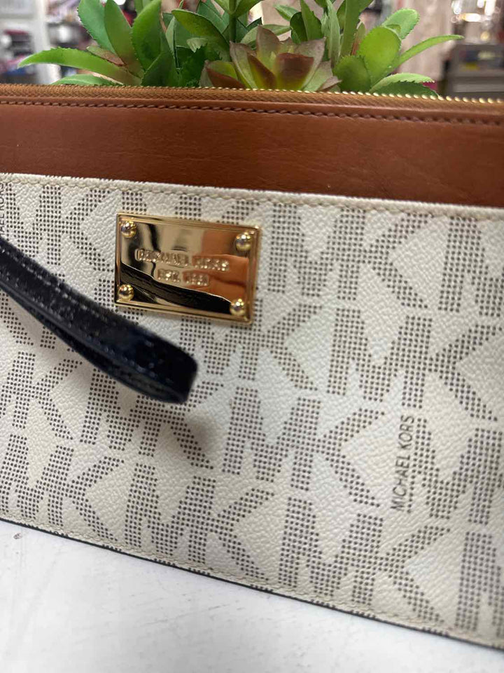 Michael Kors Beige wristlet