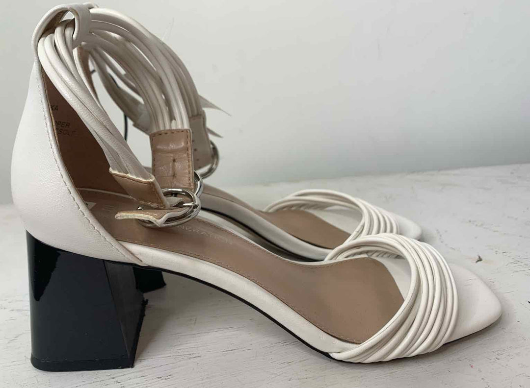 BCBG White W Shoe Size 6 medium sandal