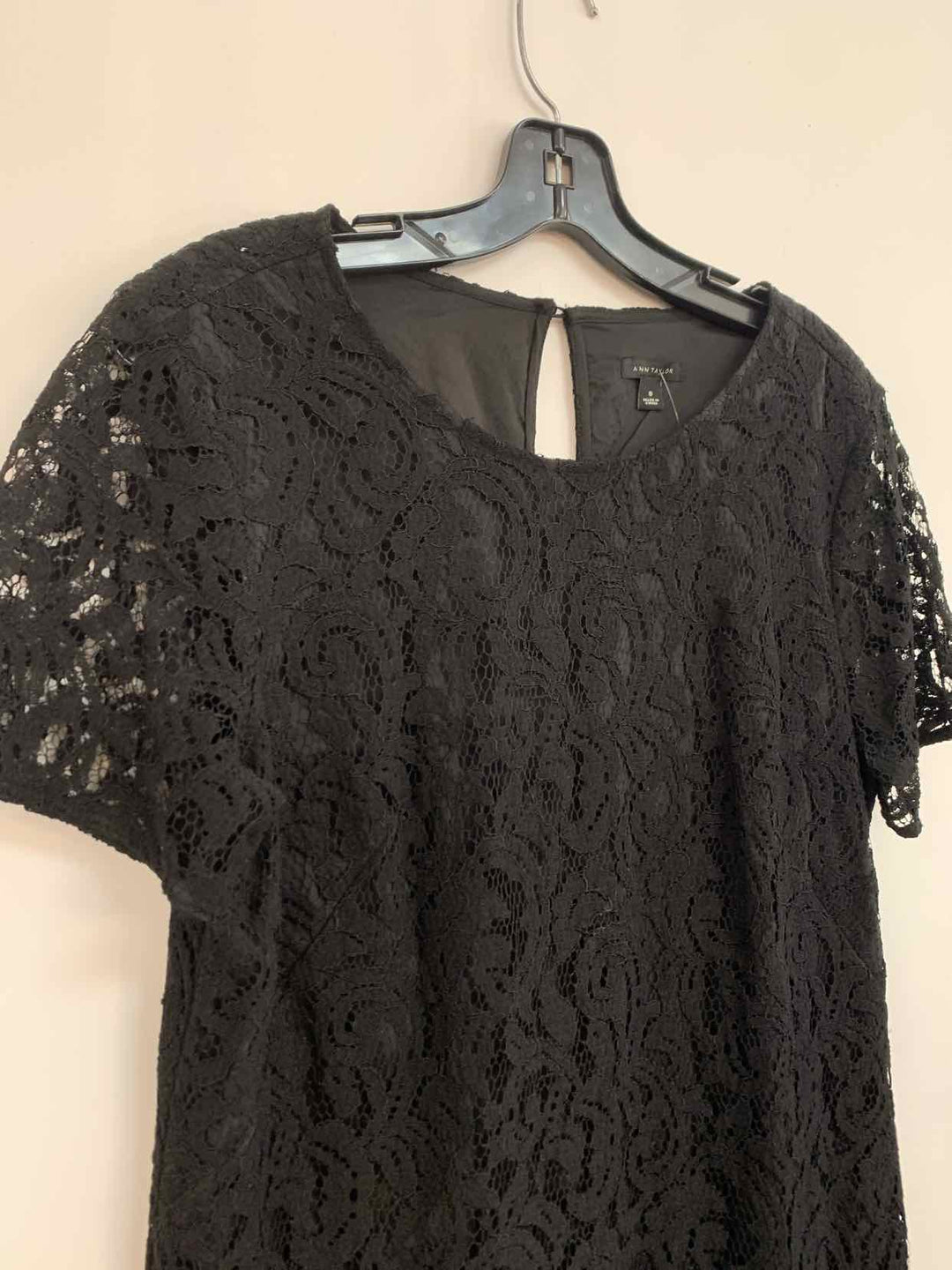 Women Size 8 Ann Taylor Black short sleeve