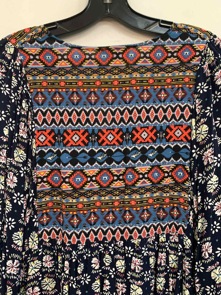 Umgee Size M Navy Aztec long sleeve top