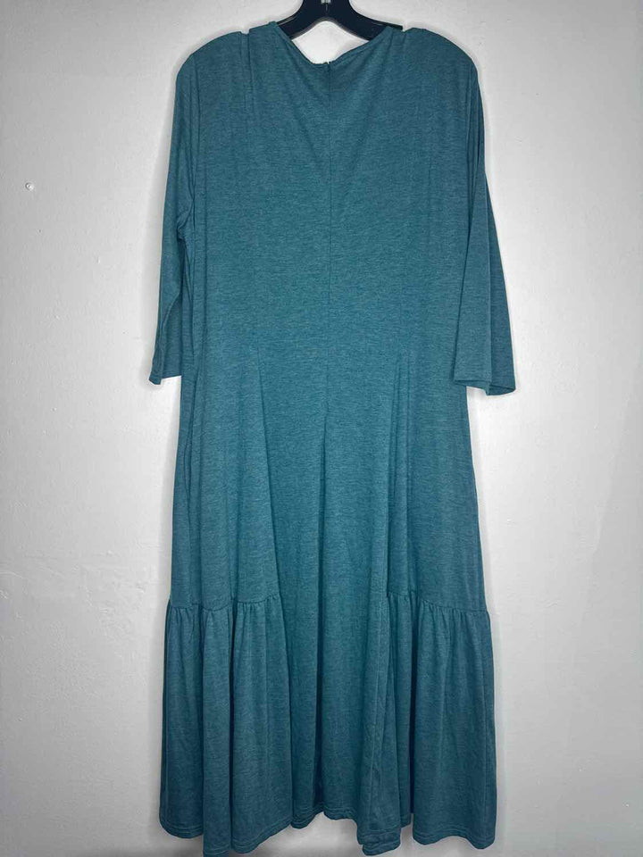 Quatrefox Size XL Green Maxi 3/4 sleeve dress