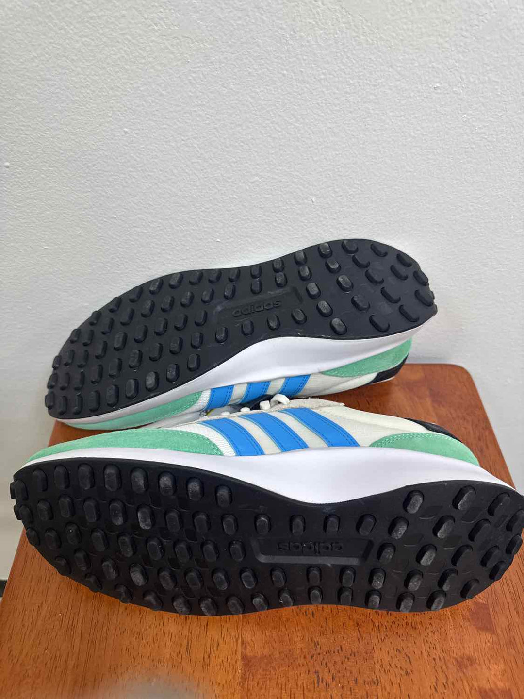 Adidas Shoe Size 9.5 Multi-Color athletic sneaker