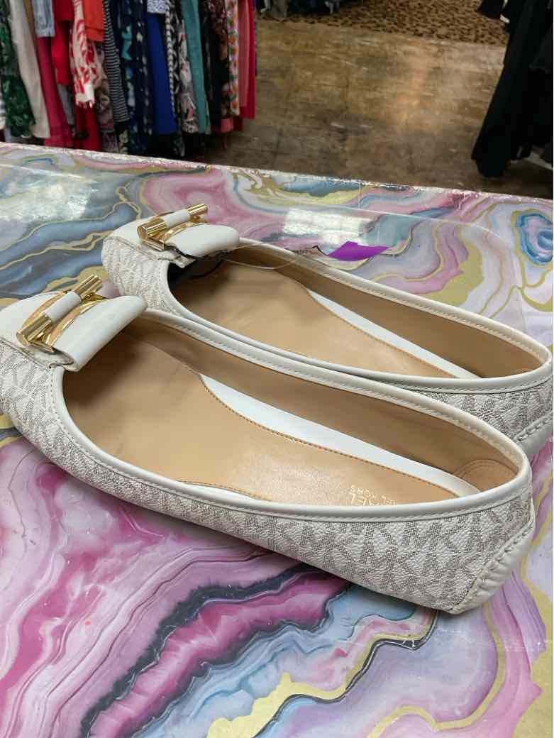 Michael Kors Shoe Size 9.5 Beige flat shoe