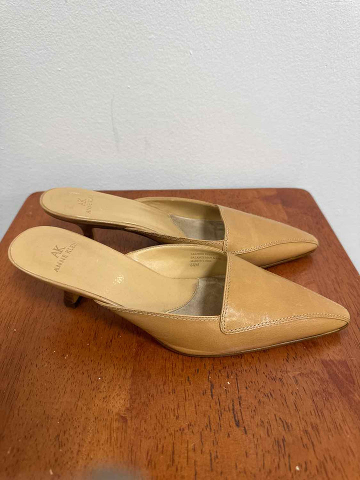 Ann Klein Shoe Size 6.5 Tan medium heel