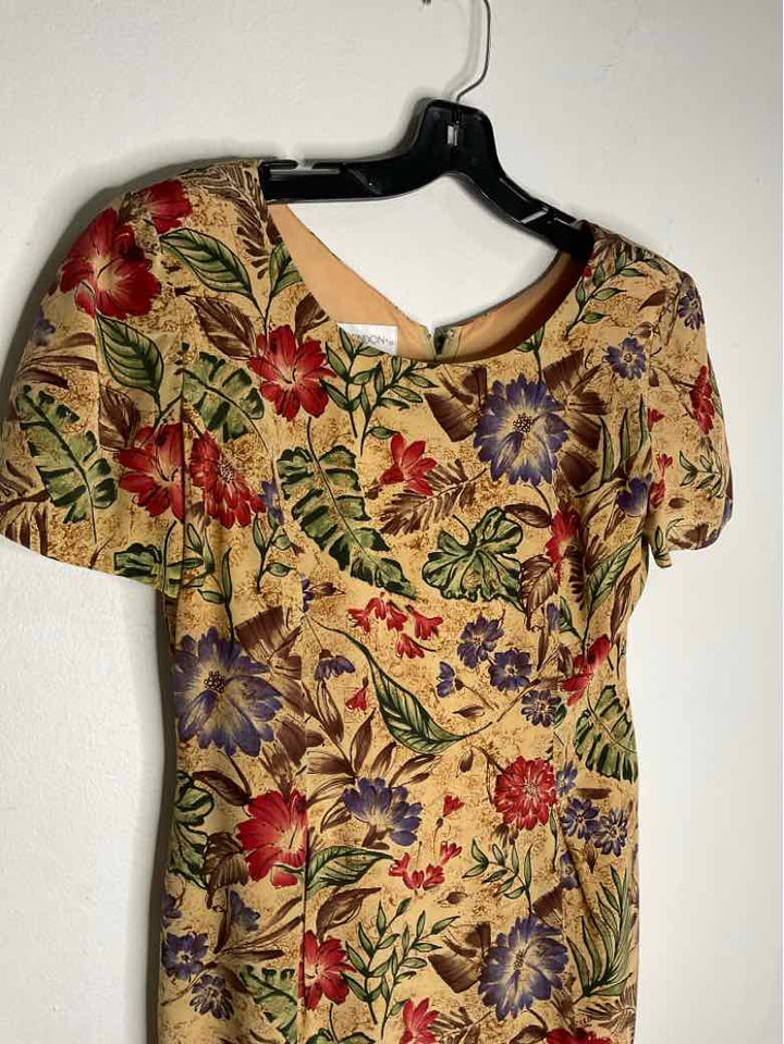 Maggie London Size 6 Multi-Color short sleeve