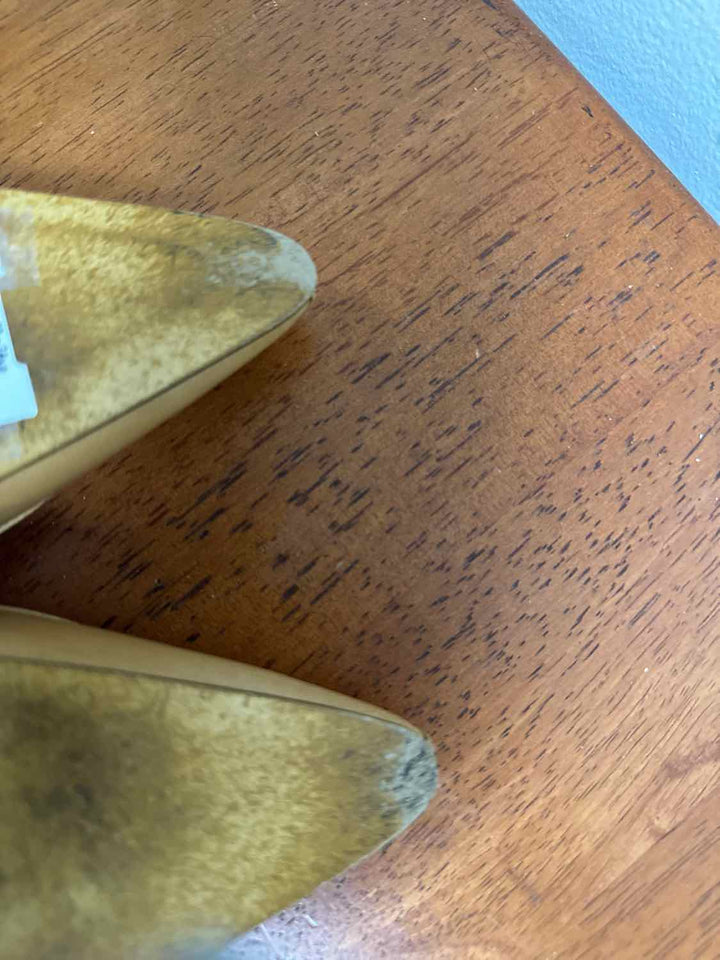Ann Klein Shoe Size 6.5 Tan medium heel