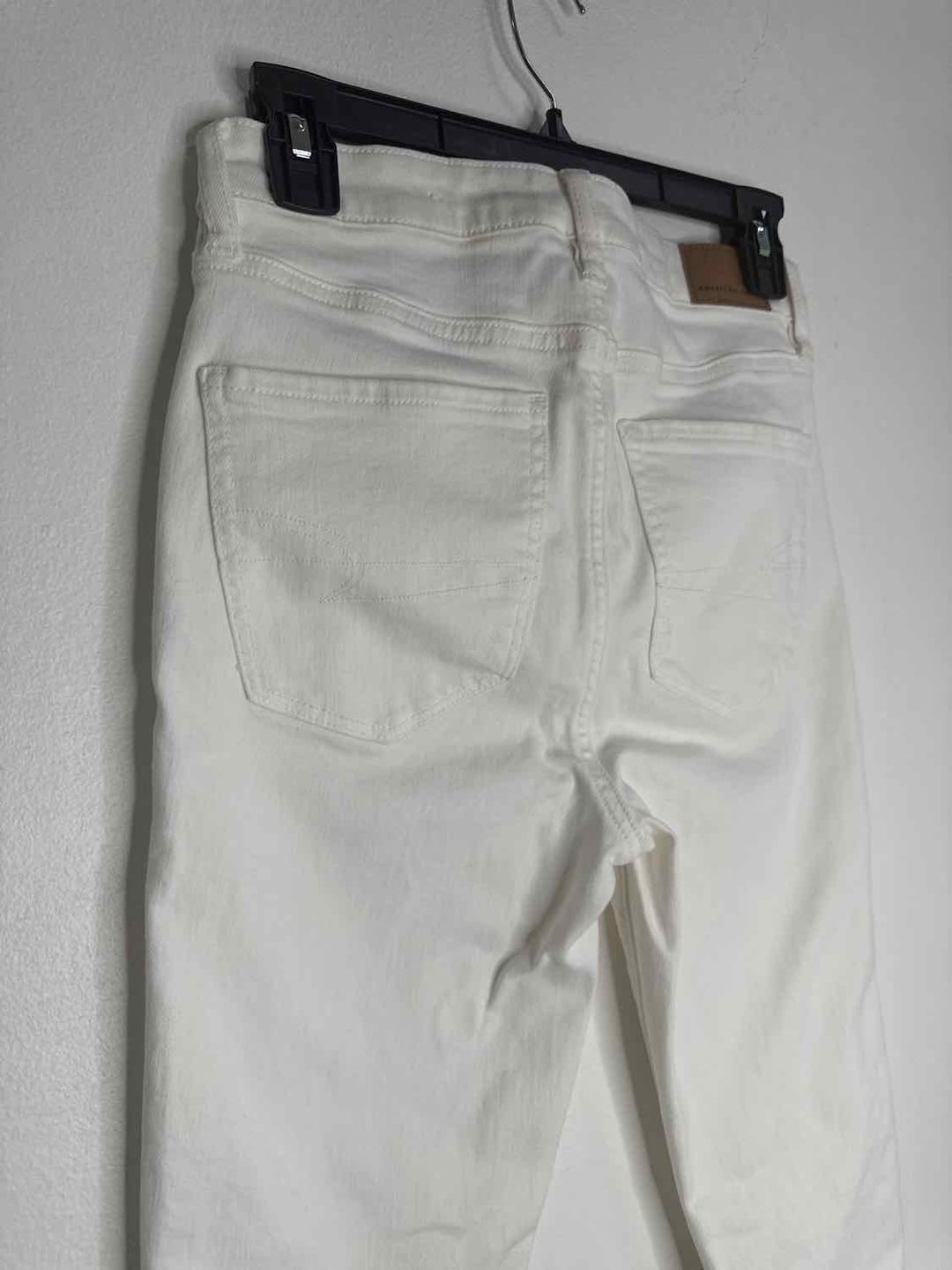 American Eagle Size 6 White Next Level Stretch Jeans