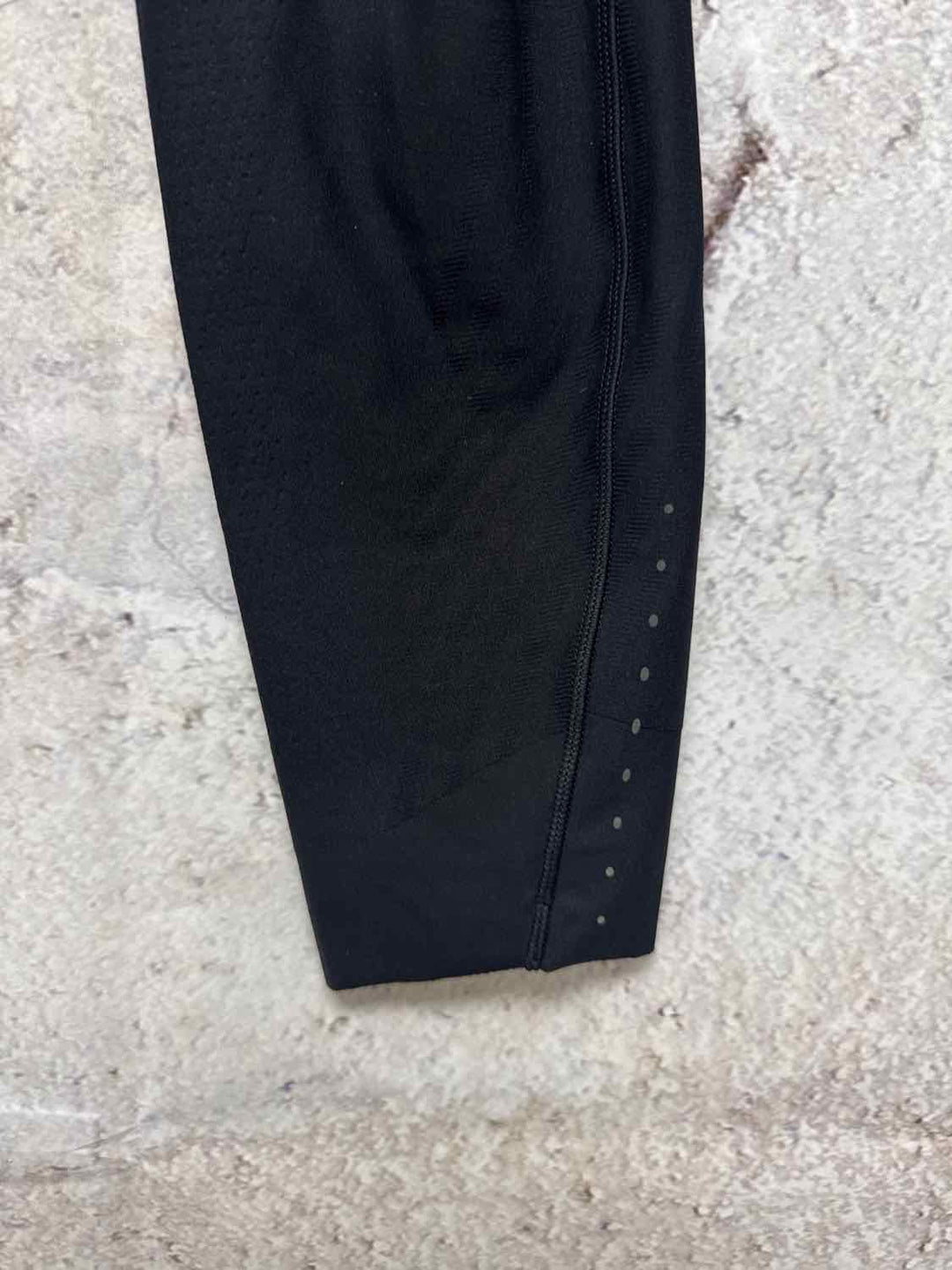 Lululemon Size 10 Black athletic pant